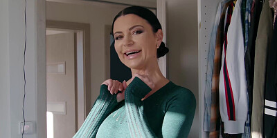 Thick bimbo Ania Kinski gets fucked after a photoshoot