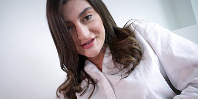 Brown-haired bimbo Mae Milano gets pounded in POV