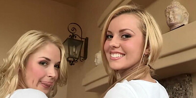 Sarah Vandella and Jessie Rogers offer their insane curves