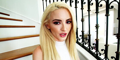 Lola Faeshowing you her feet in a steamy JOI video