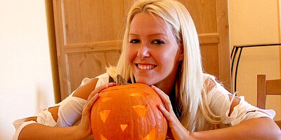 Blooming Sophie Moone at clothed sex