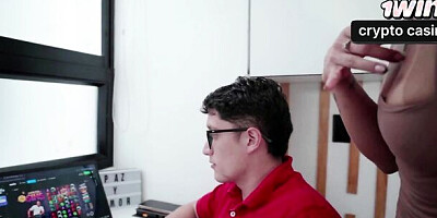 Divorced Milf Fucks Virgin Nerd to Help Her Invest Online! Pipe Boy and