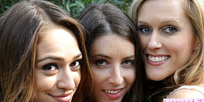 Licensed To Lick - girls kissing porn