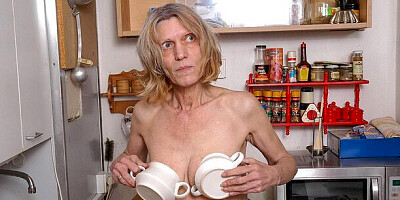 Delicious Pauline at lesbian action