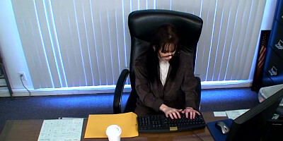 Hot milf Rayveness masturbates in the office
