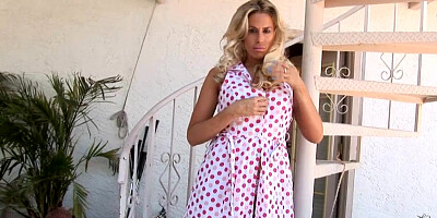 Sexy curvy Kylie Worthy has fun with a vibrator