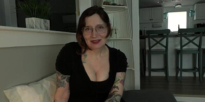 Bettie Bondage – Milky Stepmommy Helps You