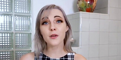 Teen blonde Jamie Jett gets pounded on a kitchen table