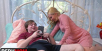 Perv-mom And Aaliyah Love In Stunning Blonde Stepmom Aaliyah Enjoys Making Dirty Videos With Her Stepson With