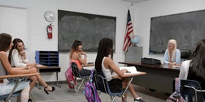 Professor MILF has two lesbo teens going CRAZY in FFF