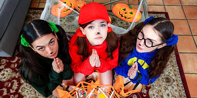 Jade and Bella's medium size tits video