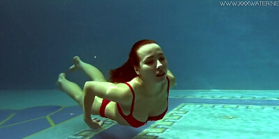 Juicy Russian Babe In The Pool - Lina Mercury