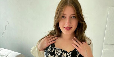 Mery Secret's straight hair xxx by Nubiles.net