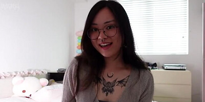 Ur2dwaifu – Surprise for step-Mommy