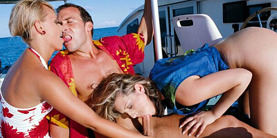 Naughty Ellen Saint and Jessica May's doggystyle action