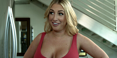 Hard spanking for luscious milf Quinn Waters