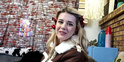 Stepsister wears a slutty little beret and gets fucked