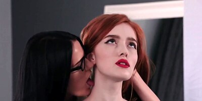 Intelectual Mia le gusta una jovencita