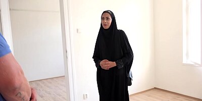 Czech woman with a head scarf, Ashley Ocean is sucking cock like a real pro