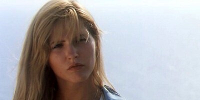 Italian hottie Moana Pozzi shows her goods