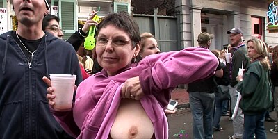 SpringBreakLife Video: Mardi Gras Girls