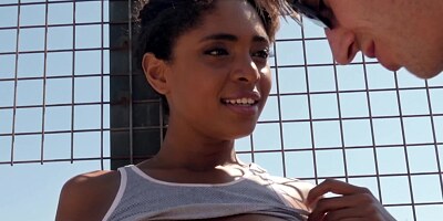 Ebony model puts on makeup and gets humiliated by photographer