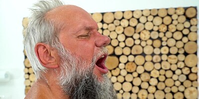 Old guy knows how to share sex experience with blonde cutie