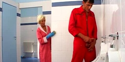 Older sex in shitter