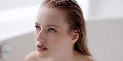 Scarlett Sage and Julie Kay are having a relaxing bath together and passionately making love