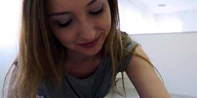 Babe loves making stepfather happy even if takes her to suck