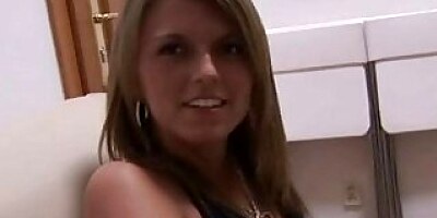 BEAUTIFUL MODEL FUCKS FOR MONEY!