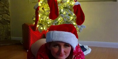 Slutty Redhead Excited To Open New Vibrator For Chistmas Gift
