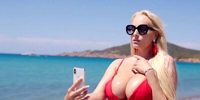 This Hot Wife was looking for some Fun on Vacation