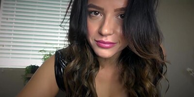 Christy berrie - bitch sniffs fetish